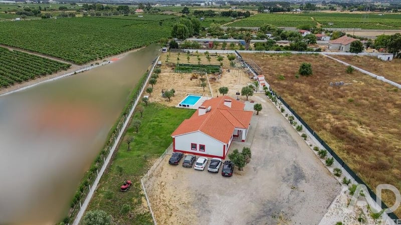 House in Palmela - view 1