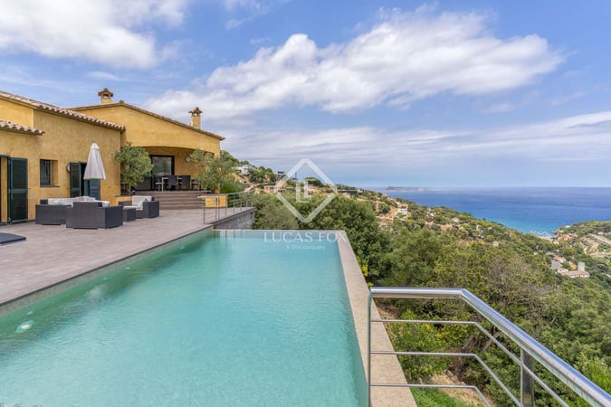 House in Girona - view 1