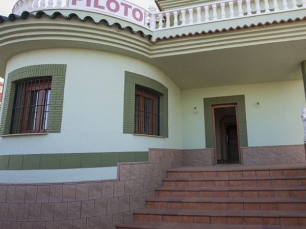 Villa in Residencia los Altos - view 1