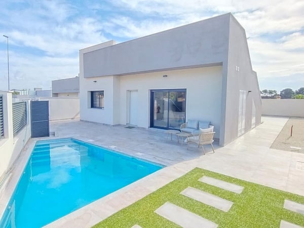 Villa in El Pinar de Campoverde - view 1