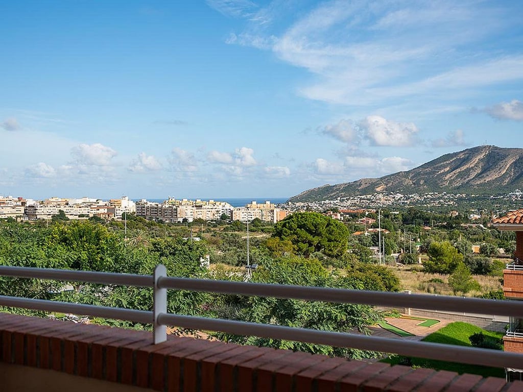 Apartment in l'Alfas del Pi - Image 2