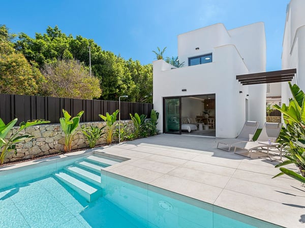 Villa in Mil Palmeras - view 1