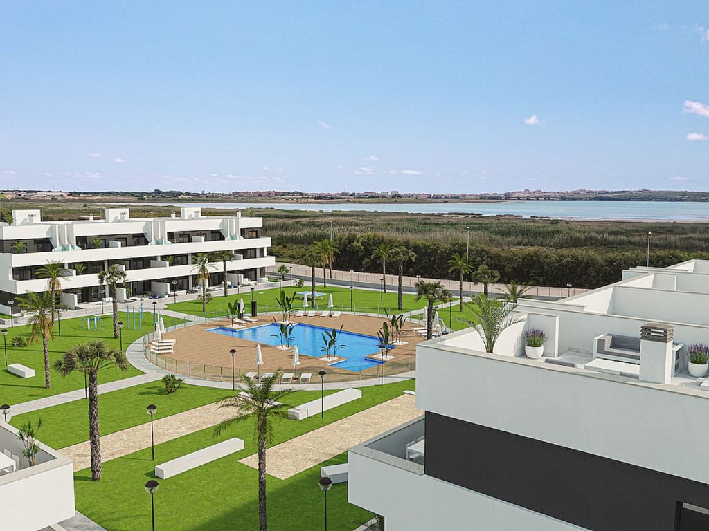 Apartment in Urbanizacion El Raso - Image 2