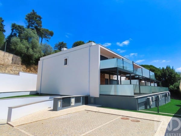 House in Leiria - view 1