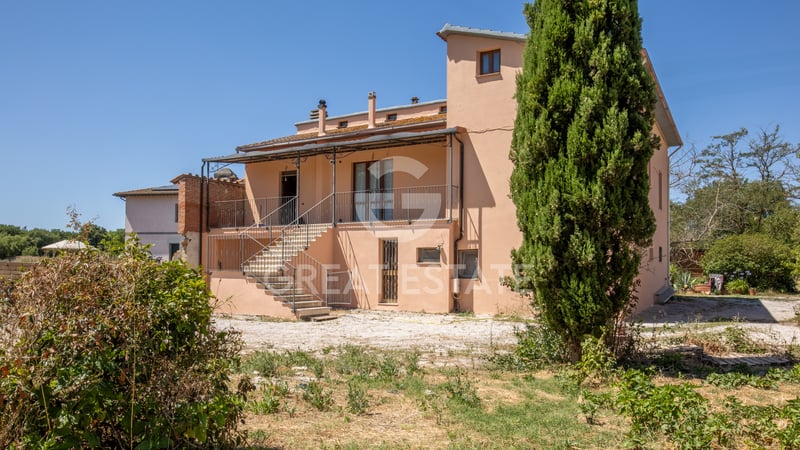 House in Castiglione del Lago - view 1