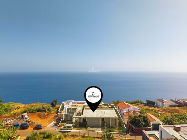 Villa in Estreito da Calheta - view 1