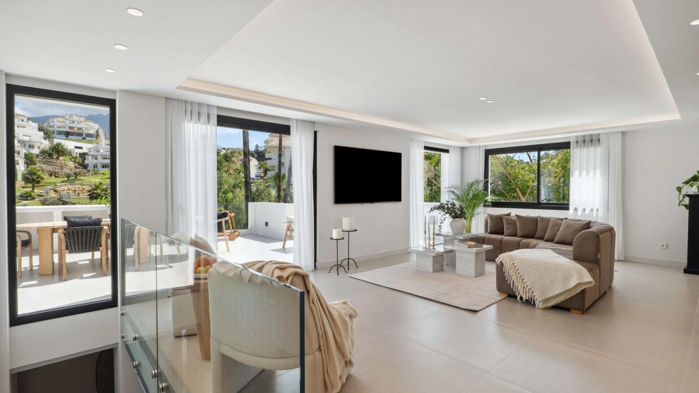 Villa in Nueva Andalucia - Image 3