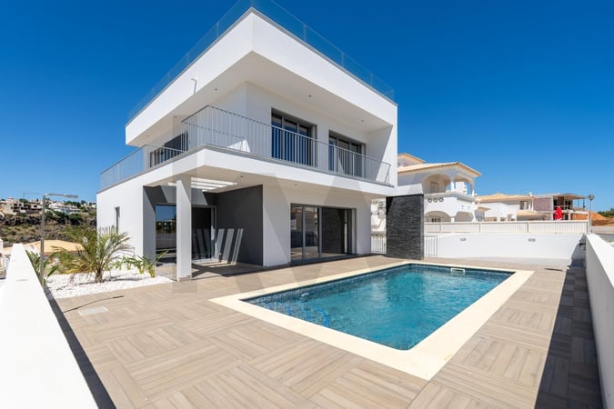 Villa in Cerro de Aguia - view 1