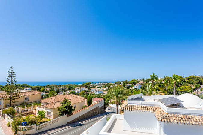 Villa in Sitio de Calahonda - view 1