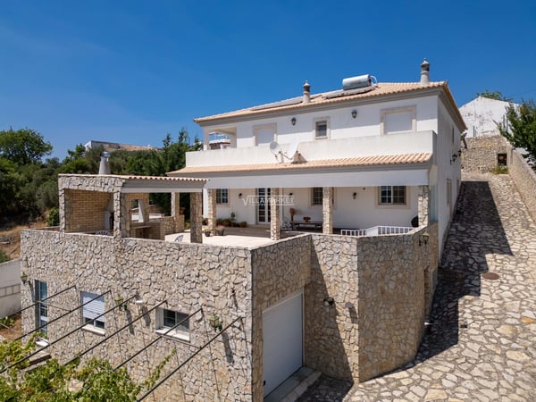 Villa in Sao Bras de Alportel - view 1