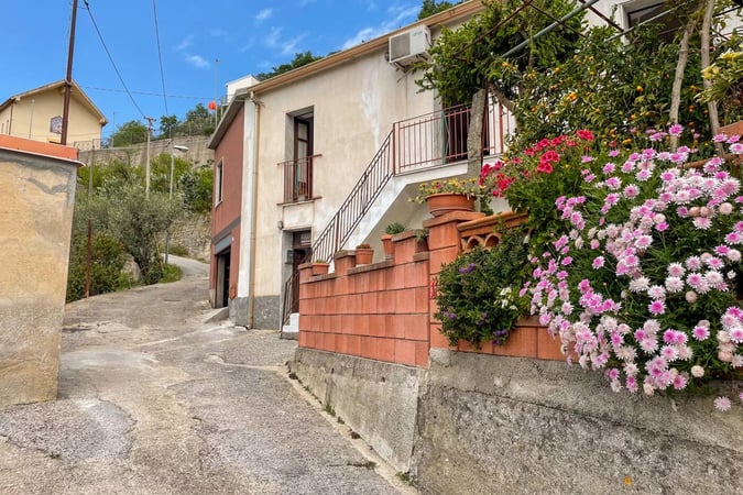 Apartment in San Salvatore di Fitalia - view 1