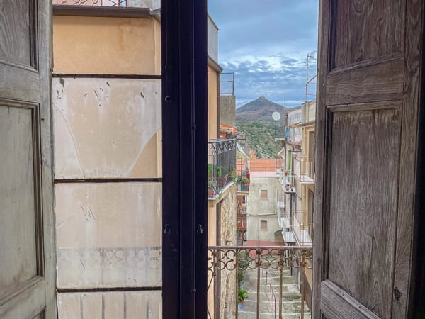 House in Isnello - view 1