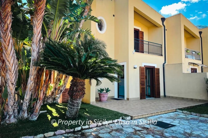 House in Tonnara di Bonagia - view 1