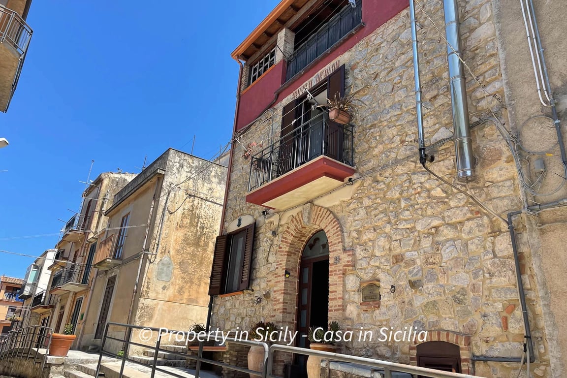 House in Caltavuturo - Image 2