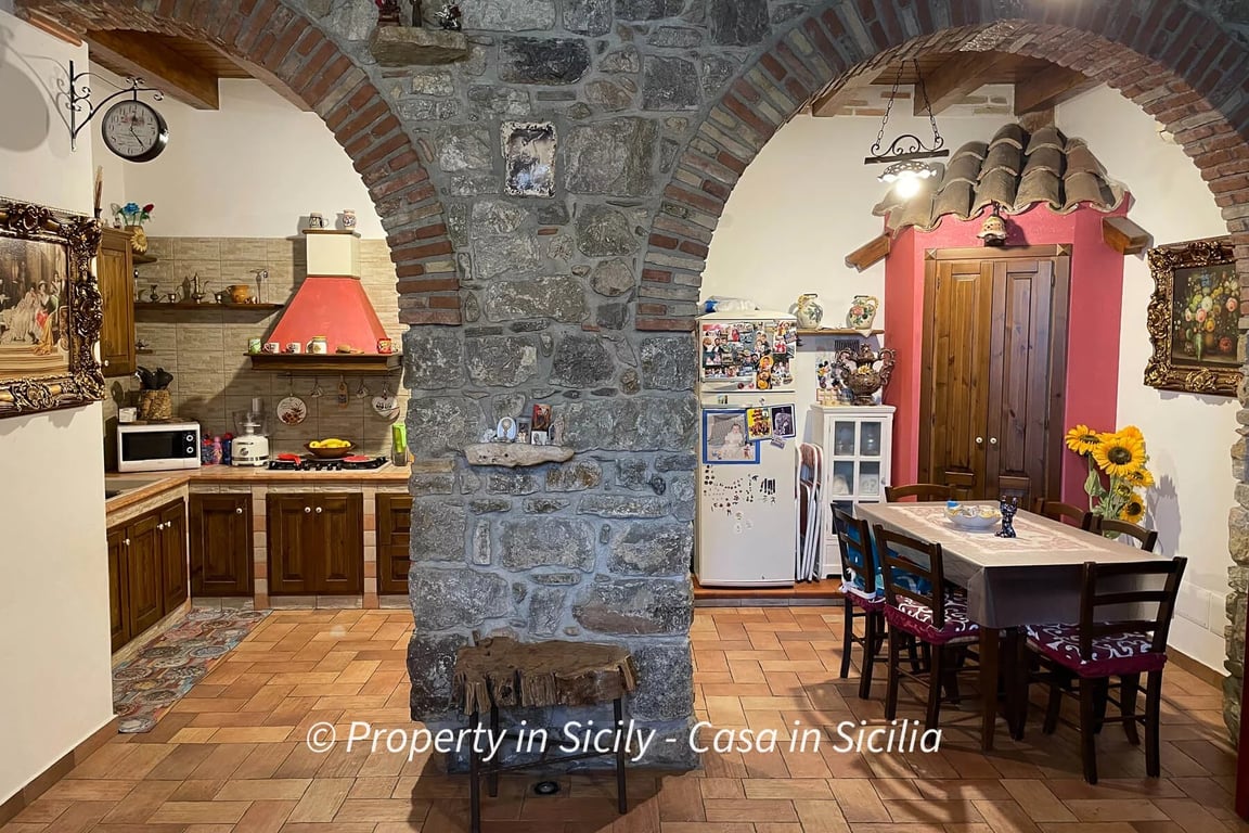 House in Caltavuturo - Image 3