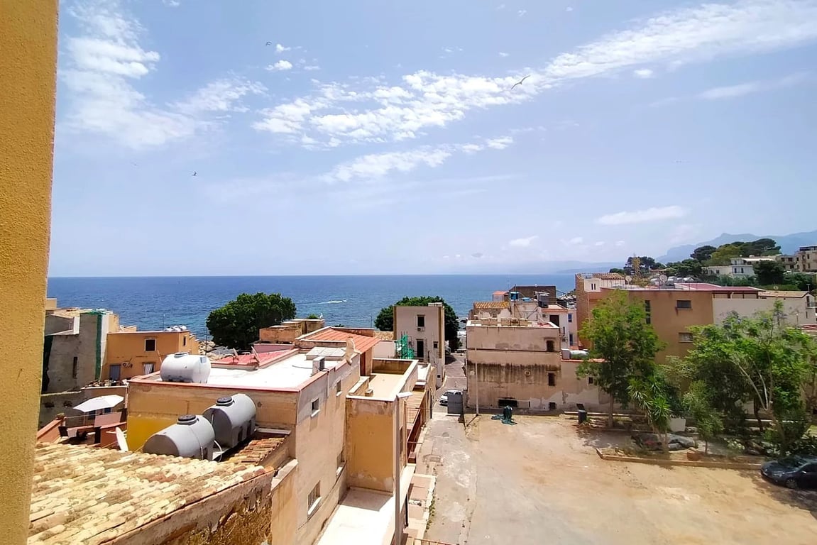 Apartment in Sant' Elia - Image 2