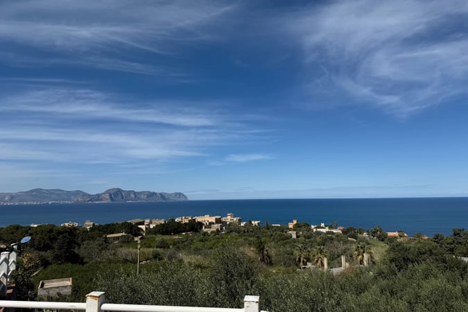 Villa in Aspra - view 1