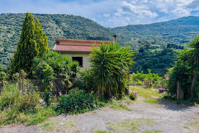 House in Mistretta - view 1