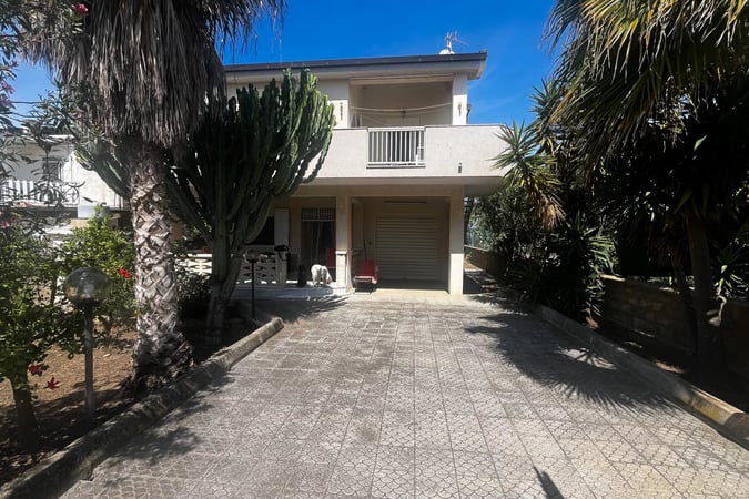 House in Zingarello - view 1