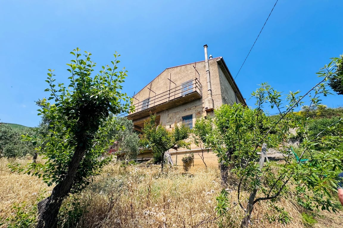 House in Mistretta - Image 3