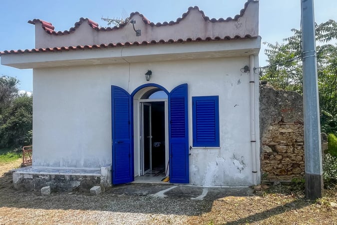 House in Furnari - view 1