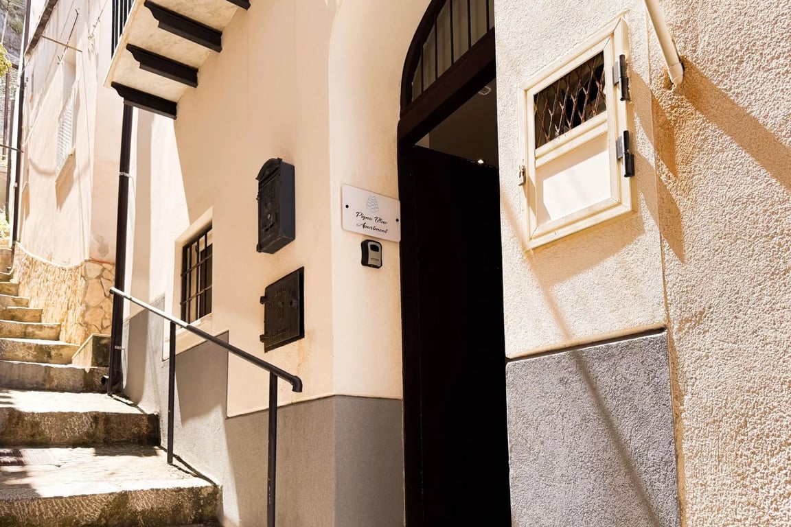 House in Cefalu - Image 4