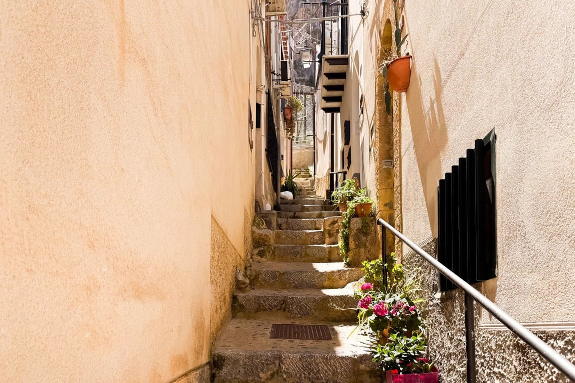 House in Cefalu - Image 3