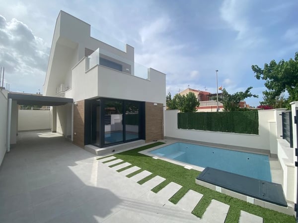 House in Los Alcazares - view 1
