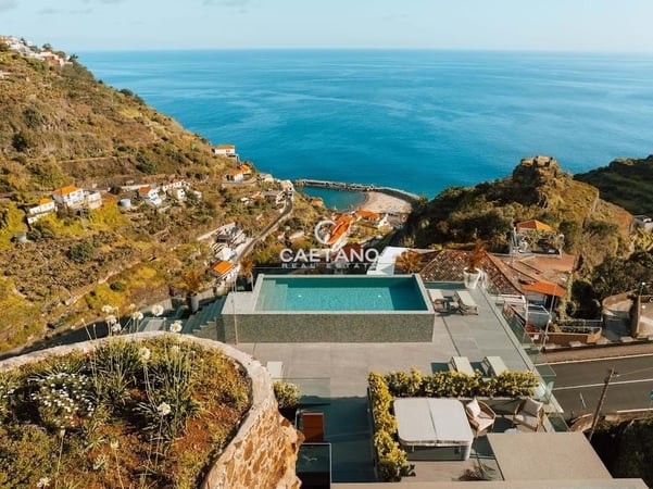 Apartment in Estreito da Calheta - view 1
