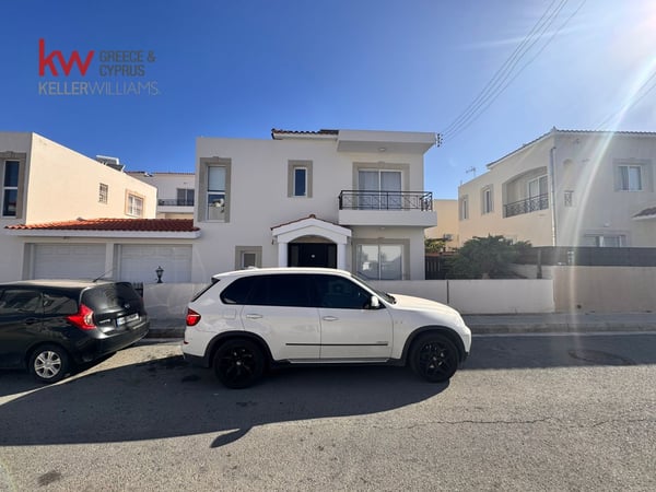 House in Ayios Theodoros - view 1