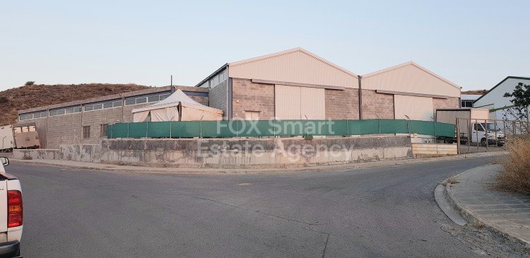 House in Nisou - view 1