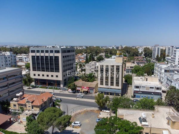 House in Ayioi Omoloyites - view 1