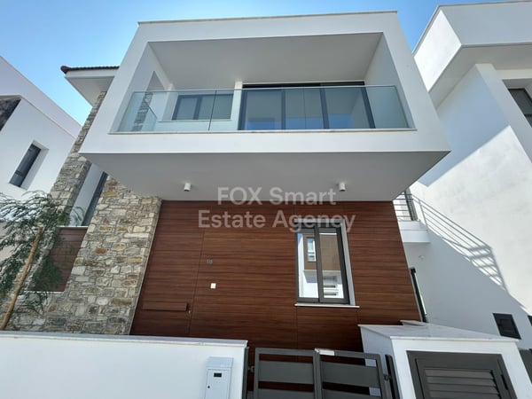 House in Dromolaxia - view 1