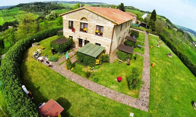 House in Volterra - view 1