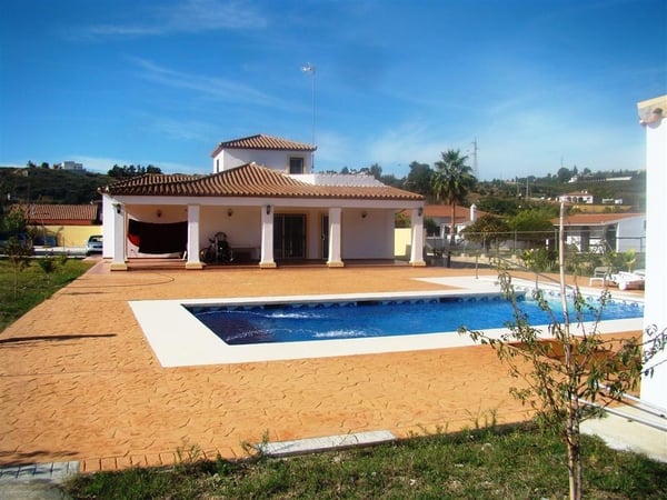 Villa in Estepona - view 1