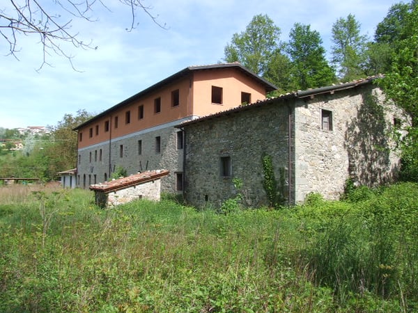House in Camporgiano - view 1