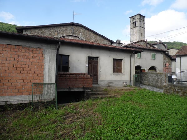 House in San Romano - view 1