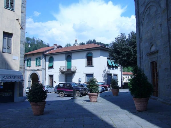 House in Castelnuovo di Garfagnana - view 1