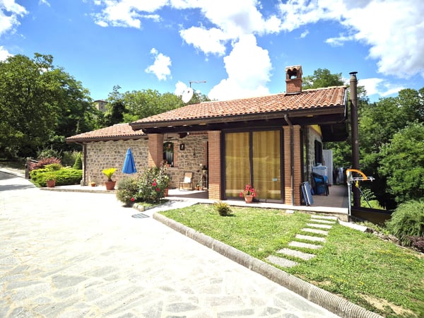 House in Camporgiano - view 1