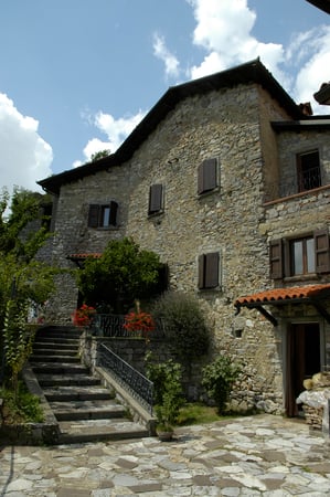 House in Molazzana - view 1