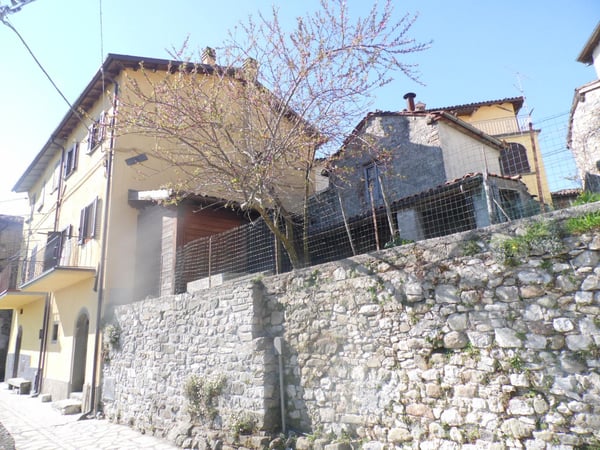 House in Fosciandora - view 1