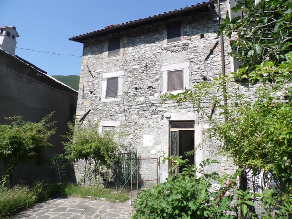 House in Vagli Sotto - view 1