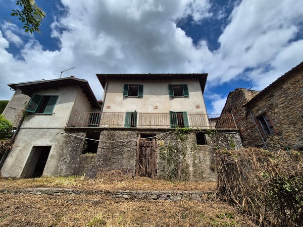 House in Camporgiano - view 1