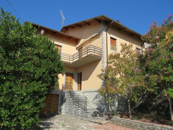 House in Molazzana - view 1