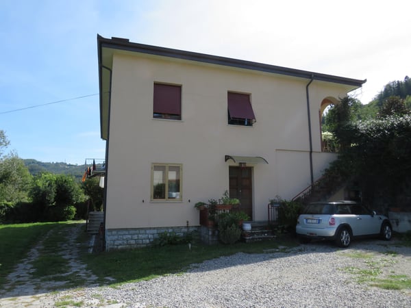 House in Castelnuovo di Garfagnana - view 1