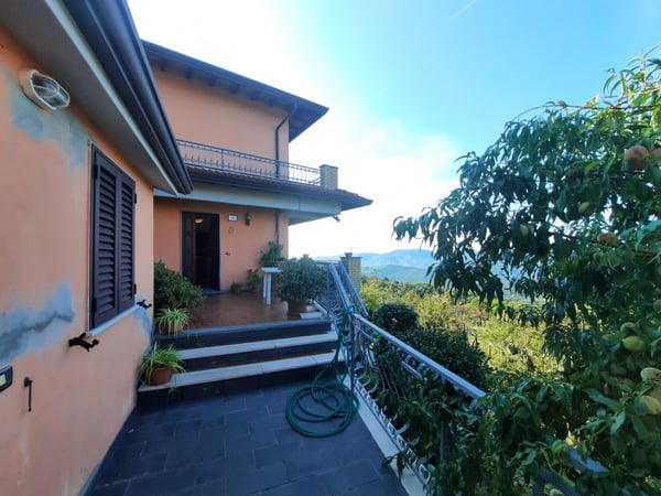 House in Castiglione di Garfagnana - view 1