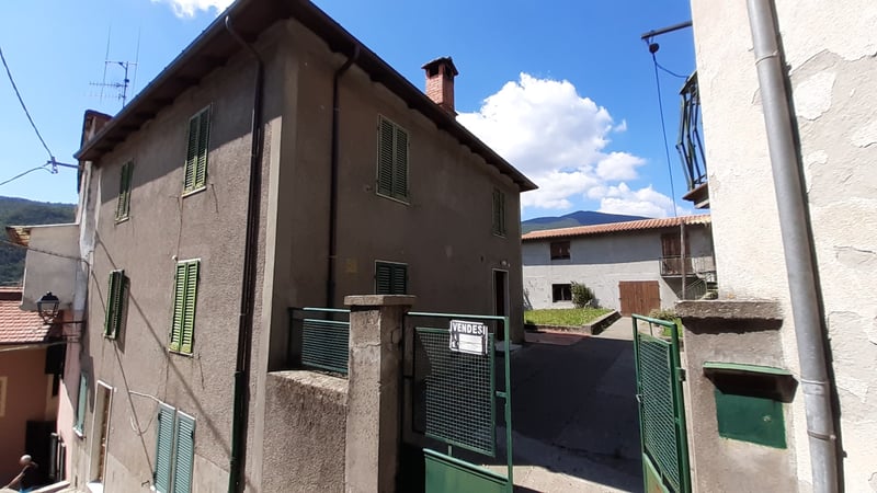 House in Cascine Sillano - view 1