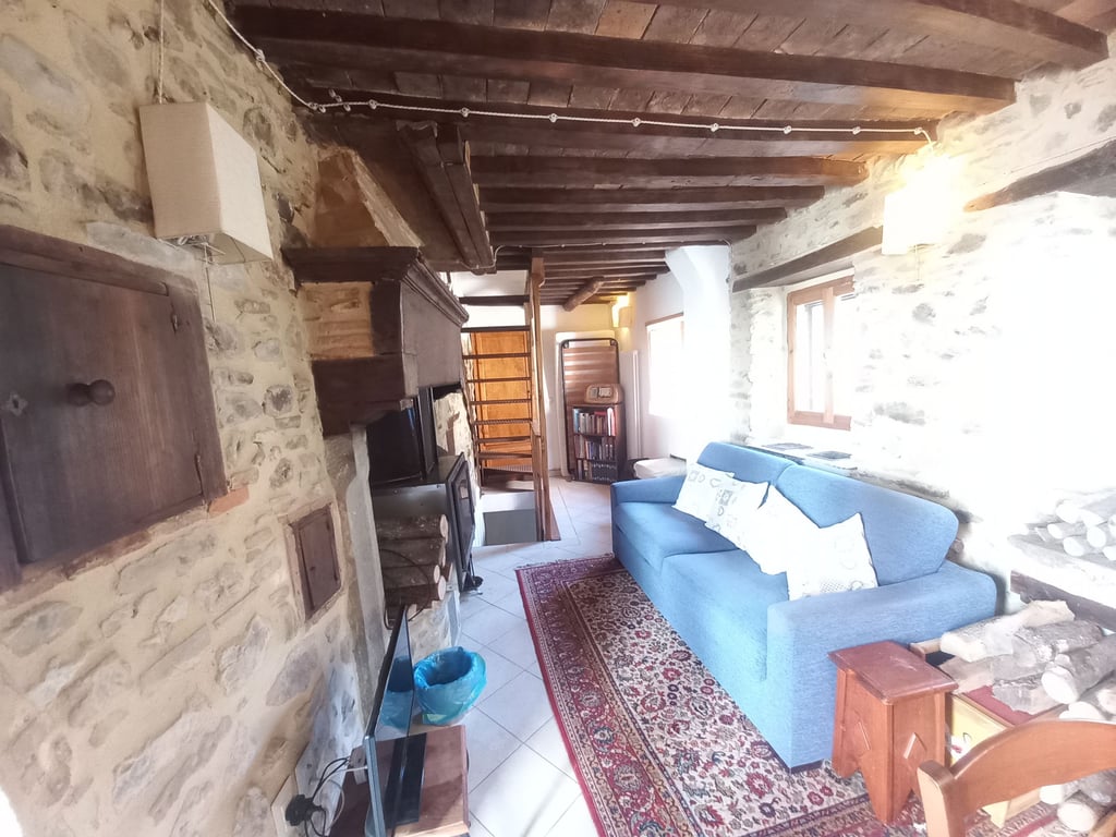 House in Castiglione di Garfagnana - Image 2