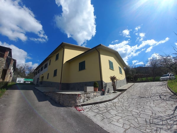 House in Castelnuovo di Garfagnana - view 1