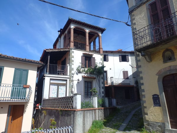 House in Pieve Fosciana - view 1